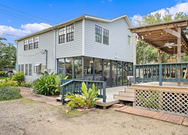 Property at 515 Clear Lake Rd, Kemah, TX 77565, 3 beds, 1.5 baths