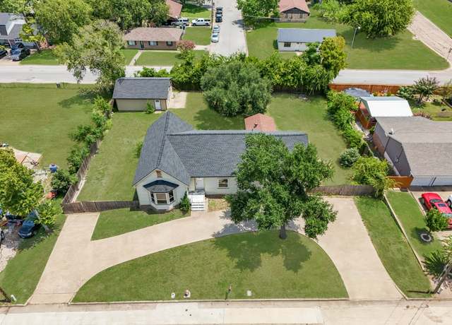 Property at 200 Mulberry St, Brenham, TX 77833, 3 beds, 2 baths