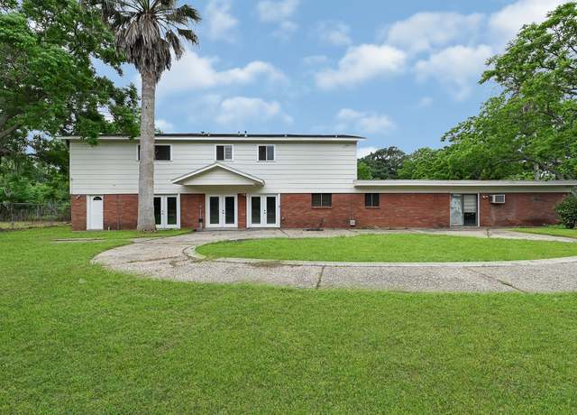 Property at 141 Atwood Ln, Freeport, TX 77541, 8 beds, 4 baths