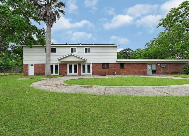Property at 141 Atwood Ln, Freeport, TX 77541, 8 beds, 4 baths