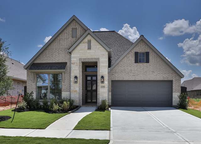 Property at 12335 Hackberry Dr, Mont Belvieu, TX 77523, 4 beds, 3 baths