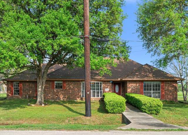 Property at 506 Houston St, Wallis, TX 77485, 3 beds, 2 baths