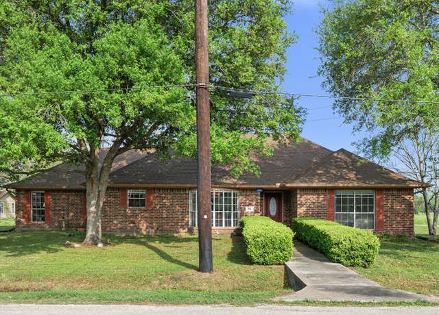 Property at 506 Houston St, Wallis, TX 77485, 3 beds, 2 baths