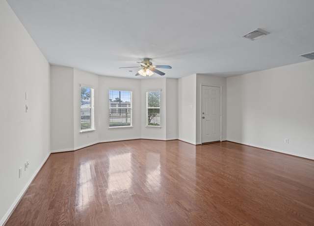 Property at 1719 Redwing Pines Dr, Houston, TX 77009, 2 beds, 2.5 baths
