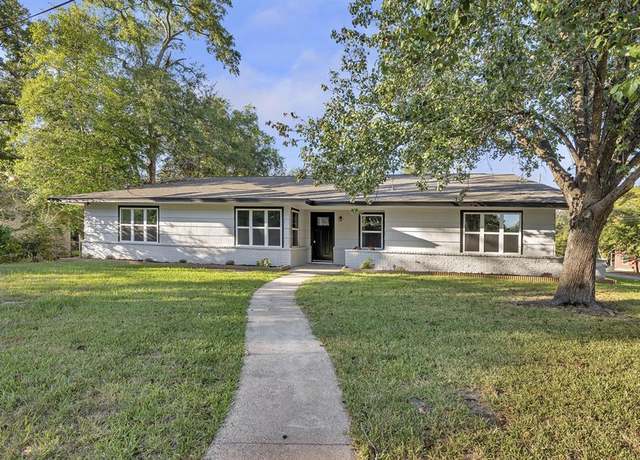 Property at 618 W Milam St, Livingston, TX 77351, 5 beds, 2.5 baths