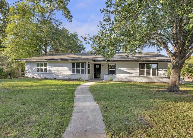 Property at 618 W Milam St, Livingston, TX 77351, 5 beds, 2.5 baths