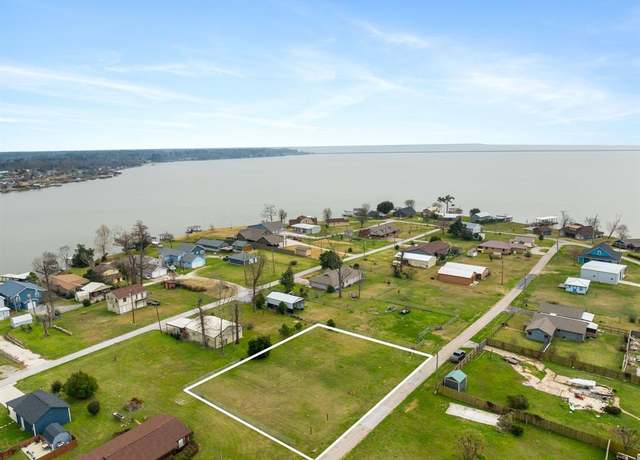 Property at 177 6th Ave, Onalaska, TX 77360