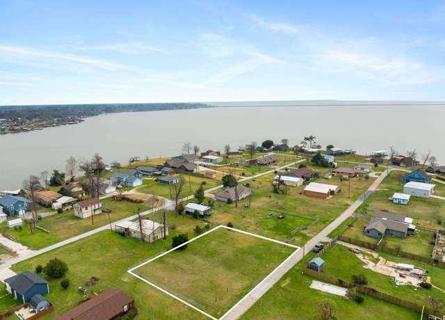 Property at 177 6th Ave, Onalaska, TX 77360