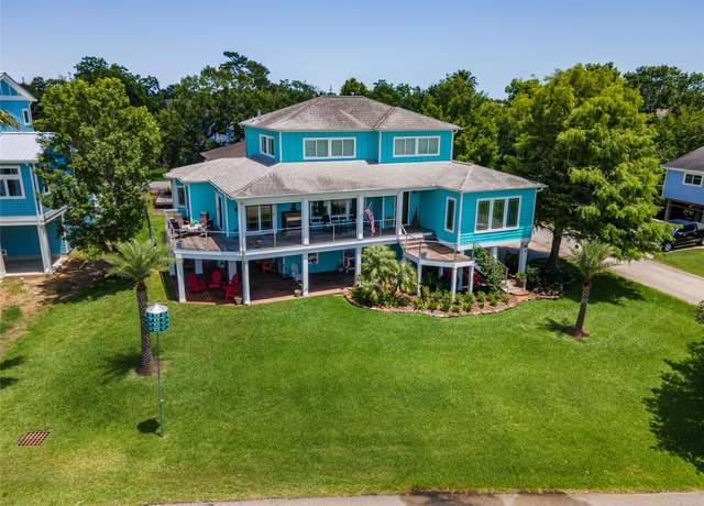 Property at 531 W Shore Dr, Clear Lake Shores, TX 77565, 4 beds, 3.5 baths