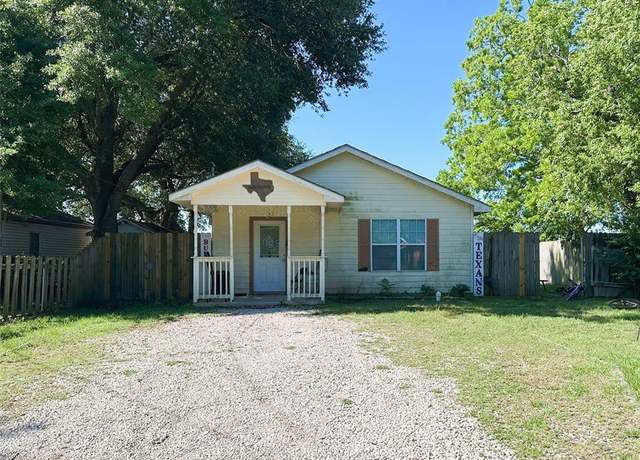 Property at 1313 Muncy St, El Campo, TX 77437, 4 beds, 2 baths