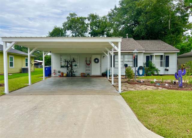 Property at 917 Ridgecrest St, Angleton, TX 77515, 4 beds, 2 baths