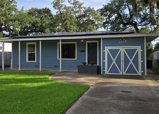 Property at 204 Jasmine St, Lake Jackson, TX 77566, 4 beds, 2 baths
