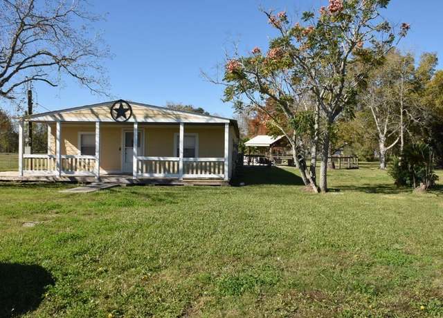 Property at 17430 County Road 143, Pearland, TX 77584, 4 beds, 2 baths