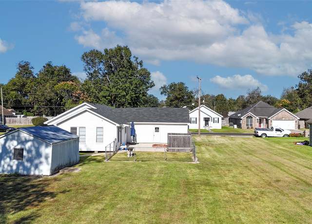 Property at 2125 14th St, Port Neches, TX 77651, 3 beds, 2 baths