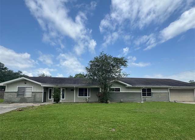 Property at 805 Dugas St, Bridge City, TX 77611, 4 beds, 3 baths