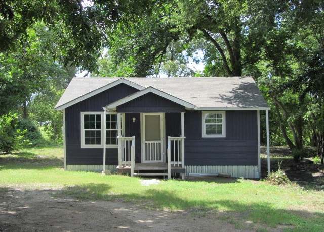 Property at 100 Ross St Unit B, Huntsville, TX 77320, 2 beds, 1 bath
