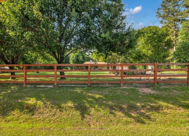 Property at 208 N Oak Hill Dr, Huffman, TX 77336, 3 beds, 2.5 baths