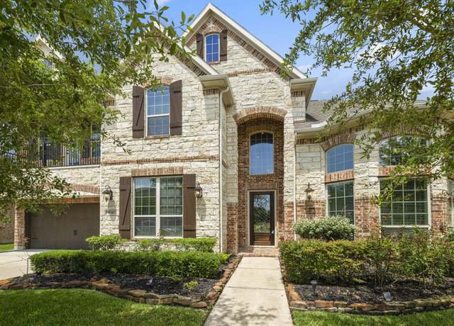 Property at 1040 Bolivar Point Ln, Friendswood, TX 77546, 5 beds, 4.5 baths