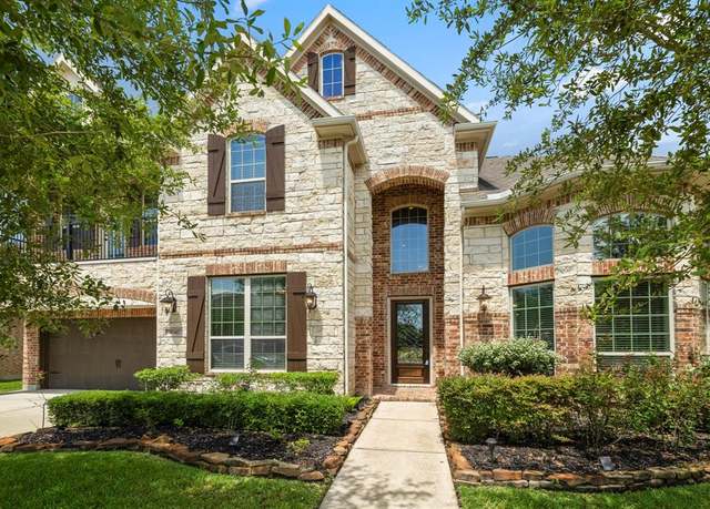 Property at 1040 Bolivar Point Ln, Friendswood, TX 77546, 5 beds, 4.5 baths