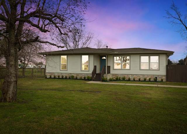 Property at 7135 Highway 60, Wallis, TX 77485, 3 beds, 2 baths