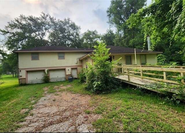 Property at 21015 Britt Oaks Dr, Alvin, TX 77511, 3 beds, 2 baths