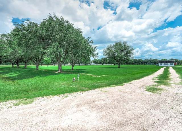Property at 6607 S Mallard Dr, Fulshear, TX 77441, 2 beds, 1.5 baths