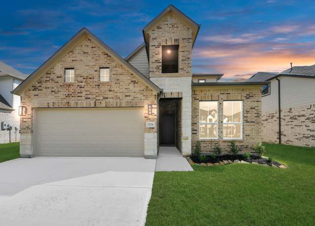 Property at 12014 Maple Oak Dr, Houston, TX 77066, 4 beds, 2.5 baths