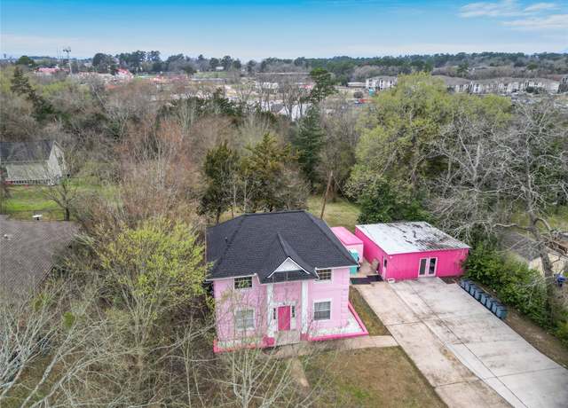 Property at 1406 Avenue Q, Huntsville, TX 77340, 3 beds, 2.5 baths