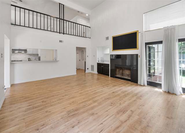 Property at 8033 Oakwood Forest Dr, Houston, TX 77040, 4 beds, 2.5 baths
