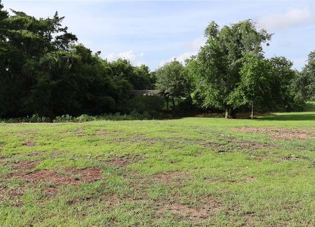 Property at 8 Bayou Bend Drive Dr, Baytown, TX 77523