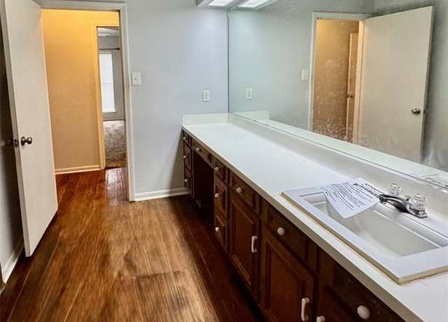 Property at 200 Greenwood Dr, Beaumont, TX 77705, 3 beds, 2.5 baths