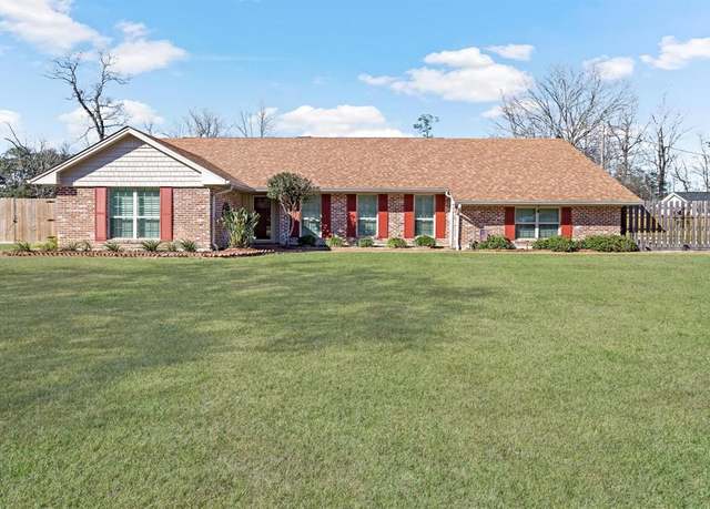 Property at 310 Pinemont Dr, Sour Lake, TX 77659, 4 beds, 4 baths