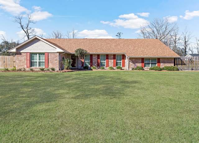 Property at 310 Pinemont Dr, Sour Lake, TX 77659, 4 beds, 4 baths