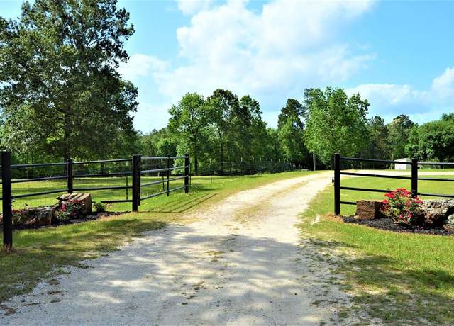 Property at 1814 Oakdale Loop, Livingston, TX 77351, 3 beds, 2.5 baths
