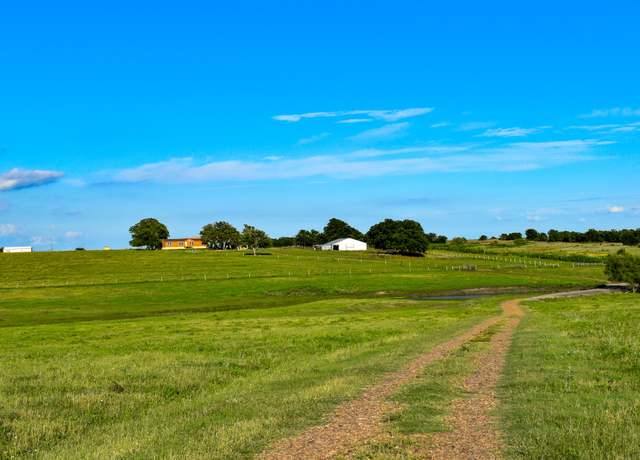 Property at 443 County Road 280, Shiner, TX 77984, 4 beds, 2 baths