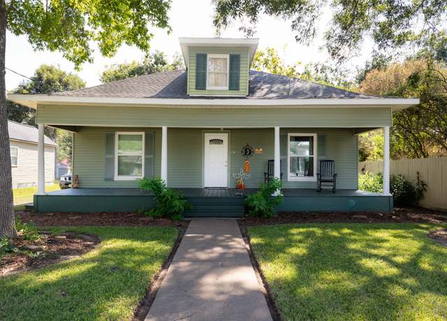 Property at 404 E Alabama St, Wharton, TX 77488, 3 beds, 2 baths