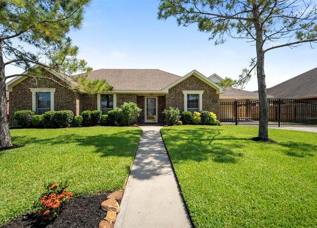 Property at 6739 Travis St, Manvel, TX 77578, 3 beds, 2 baths