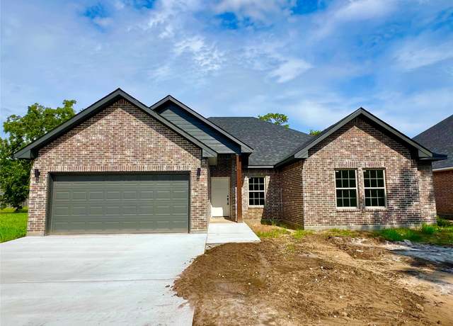 Property at 1003 S Anderson St, Angleton, TX 77515, 4 beds, 2 baths