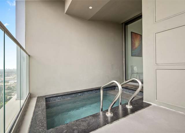 Property at 1711 Allen Pkwy #3302, Houston, TX 77019, 3 beds, 3.5 baths