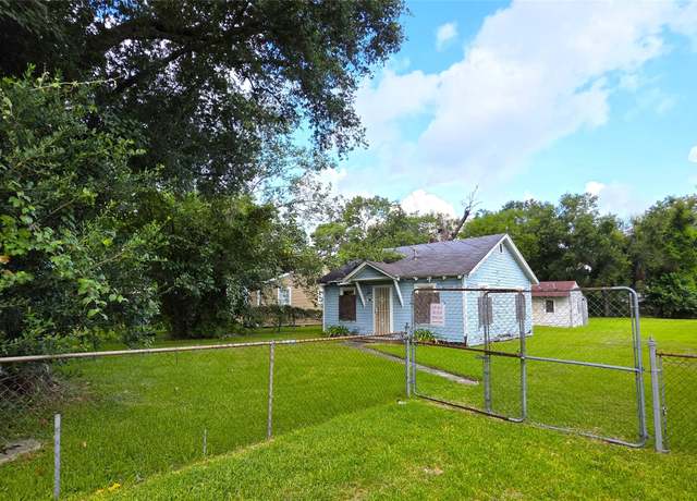 Property at 214 Sylvester Rd, Houston, TX 77009