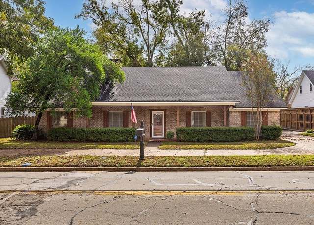 Property at 907 East Houston St, Crockett, TX 75835, 3 beds, 2 baths