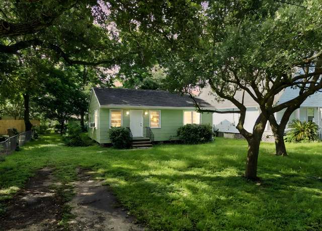 Property at 303 Texas Avenue Ave, Bacliff, TX 77518, 2 beds, 1 bath
