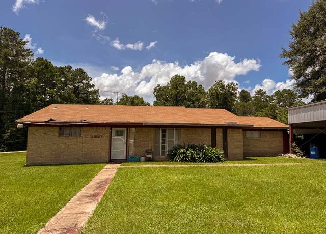 Property at 30 Deborah St, Huntsville, TX 77320, 3 beds, 2 baths