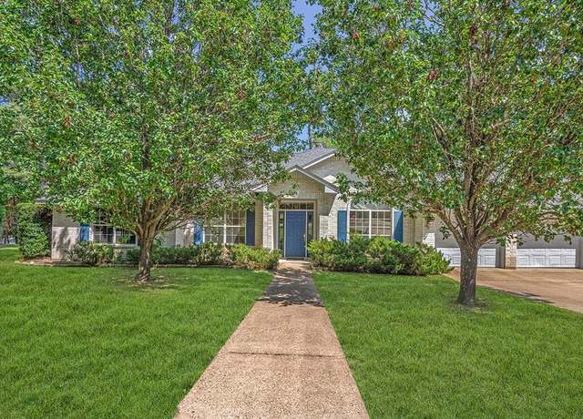 Property at 627 Shoreline Dr, Brookeland, TX 75931, 3 beds, 2.5 baths