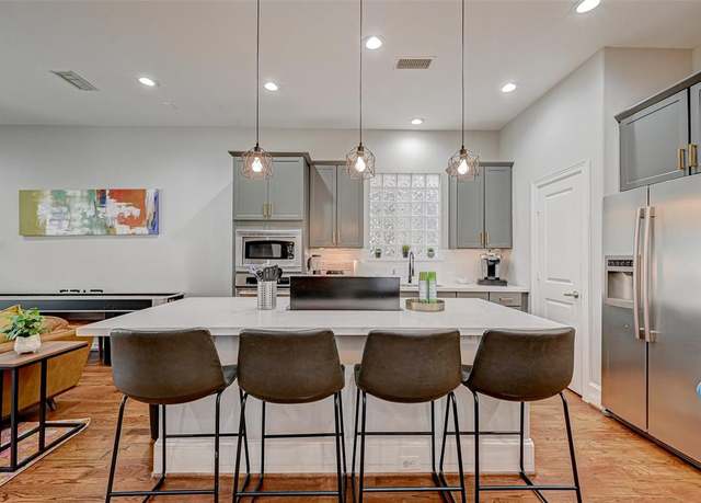 Property at 804 Paige St, Houston, TX 77003, 3 beds, 3.5 baths