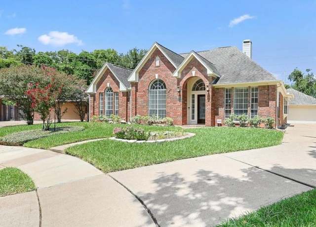 Property at 1531 Alderwood Dr, Sugar Land, TX 77479, 4 beds, 2 baths