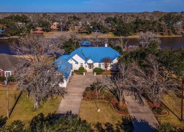 Property at 220 County Road 461a, Brazoria, TX 77422, 4 beds, 3 baths