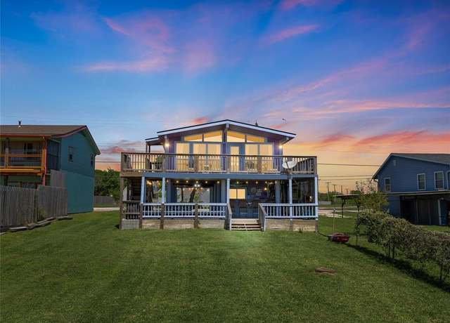 Property at 327 Bayshore Dr, Palacios, TX 77465, 3 beds, 3 baths