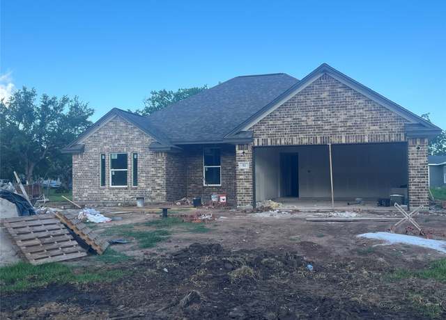 Property at 52 Leeder Ct, Lake Jackson, TX 77566, 3 beds, 2 baths