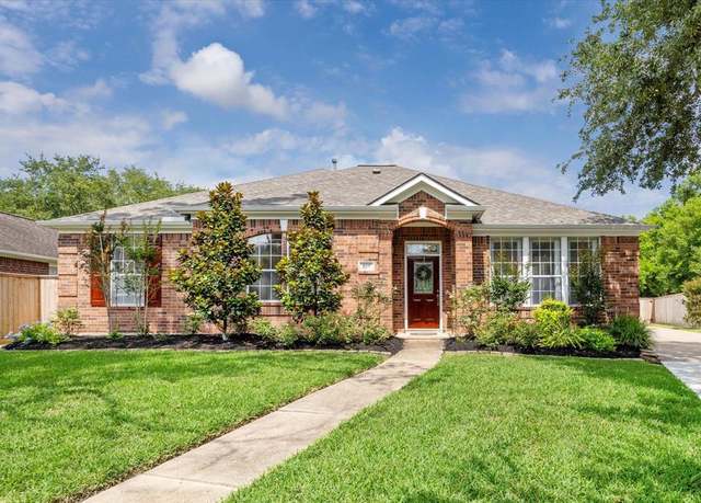 Property at 815 Spring Valley Ct, Sugar Land, TX 77479, 4 beds, 2 baths